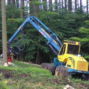 abatteuse forestière sur pneus