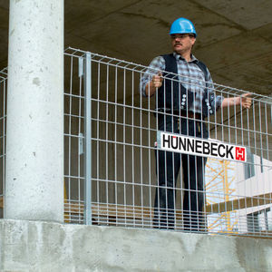 BARRIÈRE DE PROTECTION À PLATINES POUR SITE INDUSTRIEL Comparer les prix de  BARRIÈRE DE PROTECTION À PLATINES POUR SITE INDUSTRIEL sur Hellopro.fr