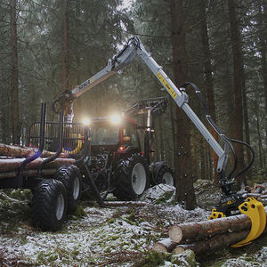 chargeuse montée sur tracteur