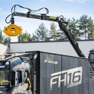 grue montée sur camion 1