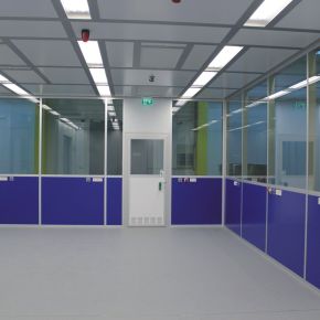 salle blanche pour l'industrie pharmaceutique