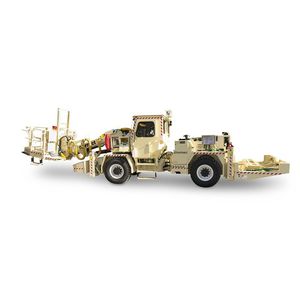 véhicule de transport et de chargement d'explosifs (émulsion)