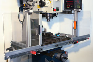 capot de protection machine avec porte coulissante
