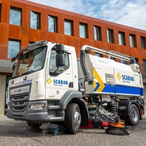 balayeuse aspiratrice sur camion 1