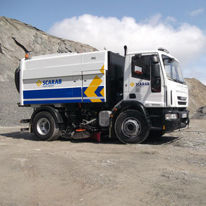 balayeuse sur camion 1