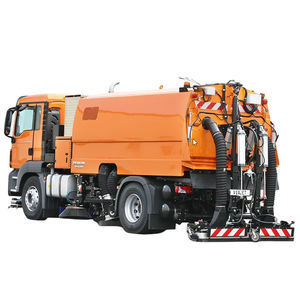 balayeuse aspiratrice sur camion