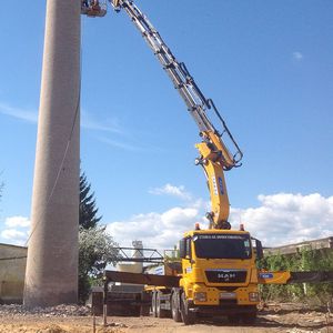 grue montée sur camion 1