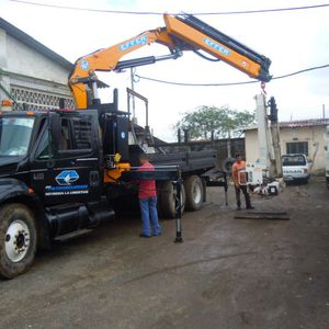 grue montée sur camion 1