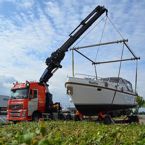 grue montée sur camion 1