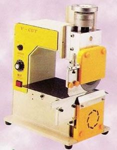 machine de découpe pour matières plastiques 1