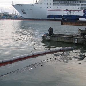 barrage anti-pollution d'huile 1