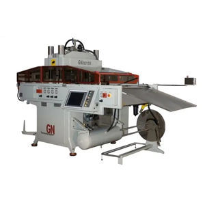 machine de thermoformage alimentée par rouleau