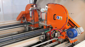 tireuse et unité de découpe pour ligne d'extrusion de profilés