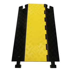 protection de câbles pour le passage de véhicules 1