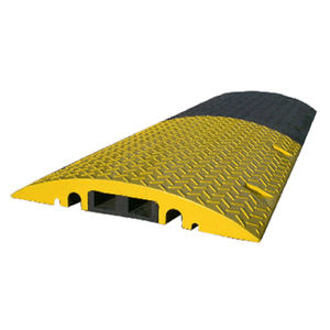 protection de câbles pour le passage de véhicules 1