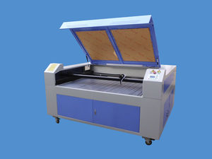 machine de découpe laser CO2 1