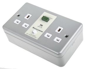prise électrique à montage sur tableau