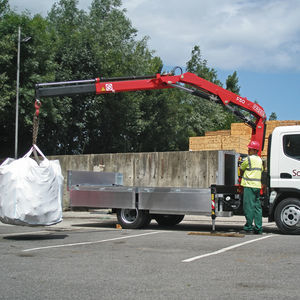 grue montée sur camion 1