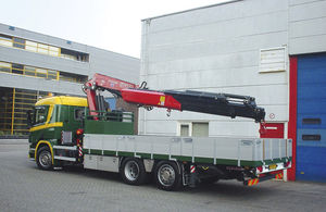 grue montée sur camion 1