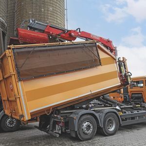 grue montée sur camion 1