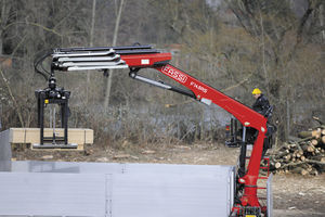 grue montée sur camion 1