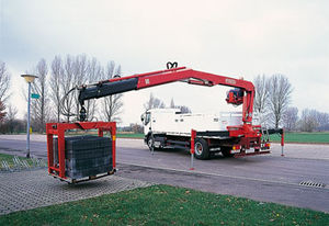 grue montée sur camion 1