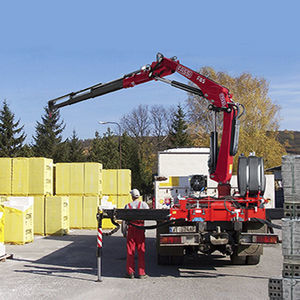 grue montée sur camion 1