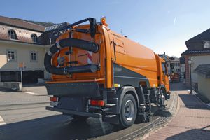 balayeuse sur camion
