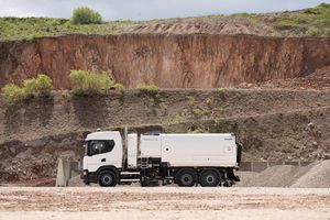 balayeuse sur camion