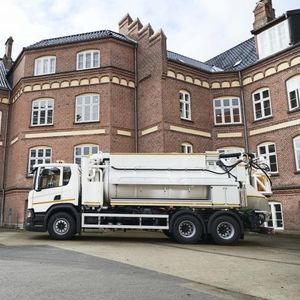 balayeuse sur camion