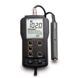 conductimètre portable / avec compensation de température automatique / numérique