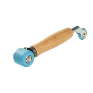 rouleau de pression avec manche en bois 1