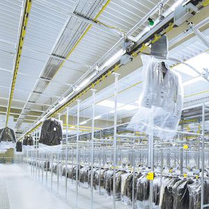 système de convoyage pour vêtements / aérien