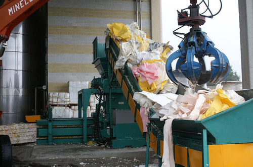 Bande de convoyeur acier - L series - MACPRESSE EUROPA SL - à tasseaux / pour le traitement de déchets
