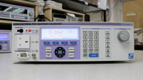 Calibrateur multifonction - 3200B series - TRANSMILLE - de boucle / pour instruments de mesure électrique / pour testeur d'isolement