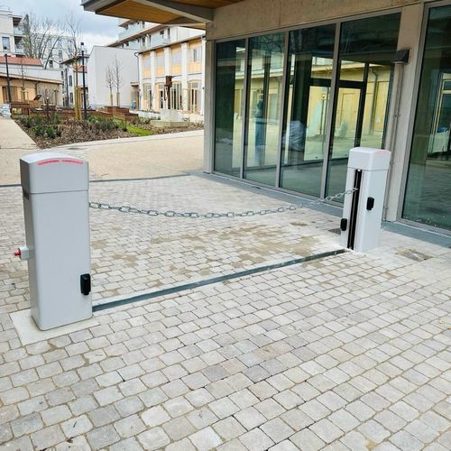 Barrière d'accès - LBC 10 - La Barrière Automatique - à chaînes / en aluminium / résistante aux chocs
