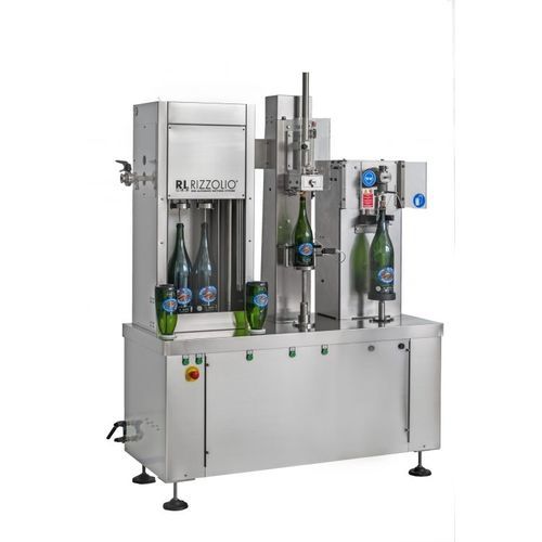 Rinceuse / remplisseuse / capsuleuse pour bouteilles en plastiques - 4-1-1 - Rizzolio s.r.l - isobarique