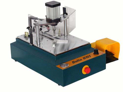 Machine d'application de colle - DELTA UNI  - Brevetti Motta