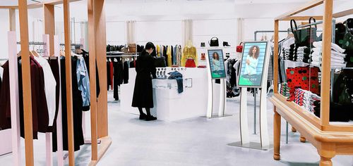 Terminal à écran tactile - CURVE  INFOTERMINAL - Pyramid Computer GmbH - kiosque / avec lecteur NFC / avec lecteur encodeur RFID
