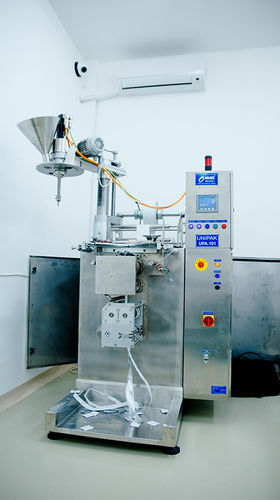 Ensacheuse verticale - Omniprojekt doo, Vrnjačka Banja, Srbija - flow-pack / automatique / pour l'industrie agroalimentaire