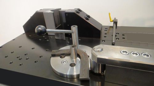 Presse hydraulique - XM-30 - Gelber-Bieger GmbH - à redresser / de laminage / pour profilés