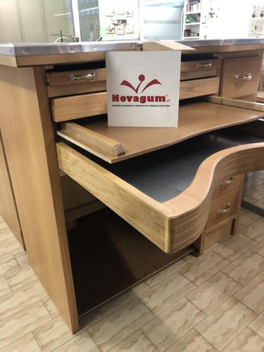 Table de travail avec tiroirs - Novagum S.r.l.