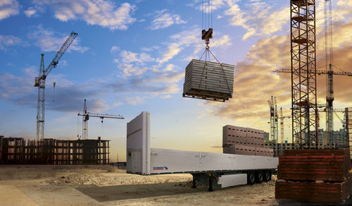 Remorque à plateau - S.PR BAU - Schmitz Cargobull - à 2 essieux / tractée / pour marchandise