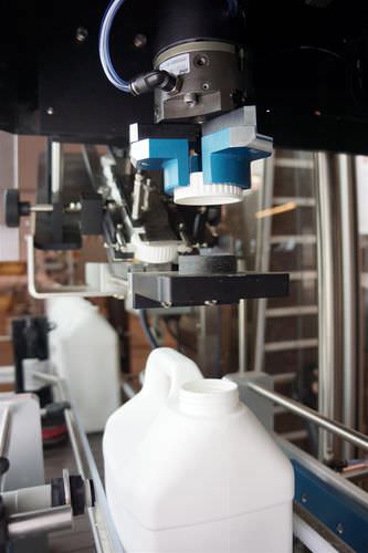 Capsuleuse visseuse linéaire - APACKS - automatique / de bidons