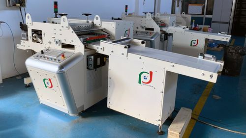 Machine de découpe de manchons thermorétractables - FADA ITALIA SRL - à lame rotative / pour matières plastiques / de film