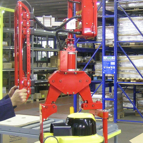 Manipulateur pour le secteur électromécanique - DALMEC - pneumatique / avec prise / pour appareils électriques