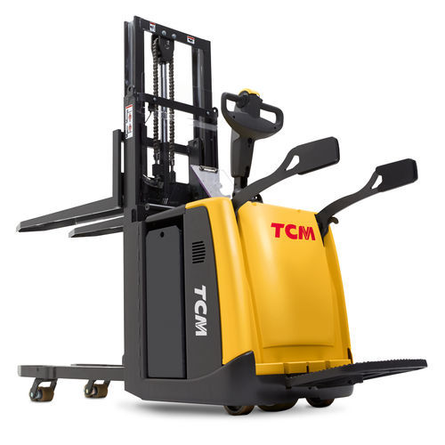 Gerbeur électrique - SRS - TCM Forklifts - avec plate-forme pour conducteur / 24 V / pour entrepôt