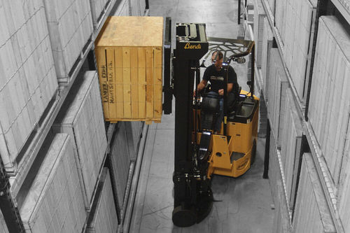 Chariot élévateur électrique - Bx0AC series - Landoll - à conducteur porté assis / de manutention / pour allée étroite