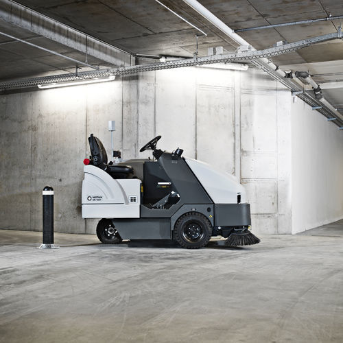 Balayeuse autoportée - SR 1601 series - Nilfisk - à moteur hydraulique / à batterie / d'extérieur