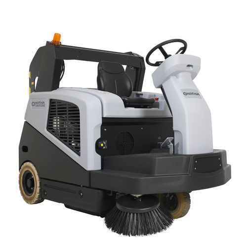 Balayeuse autoportée - SW5500 series - Nilfisk - à batterie / d'extérieur / d'intérieur